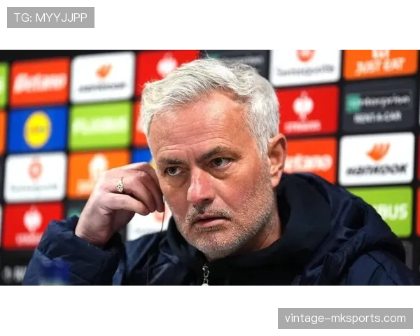 穆里尼奥重塑中场策略,持续提升战术体系助力球队崛起 穆里尼奥重塑中场策略,持续提升战术体系助力球队崛起