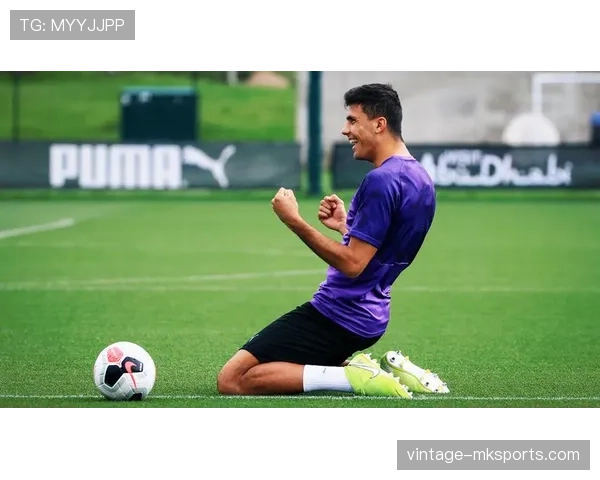 罗德里本赛季表现稳健，年度最佳后腰竞争中走势清晰