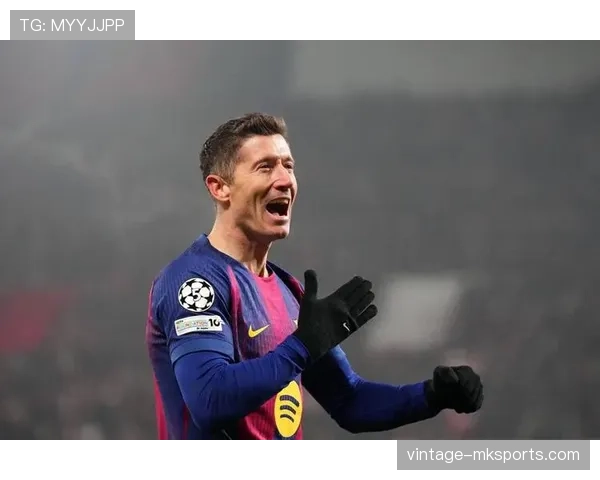 莱万多夫斯基合同到期离队,巴萨锋线迎调整期 莱万多夫斯基合同到期离队,巴萨锋线迎调整期